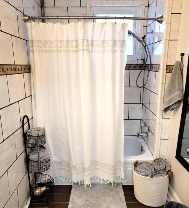 Apple Hill Bungalow, Family And Pet Friendly! 布里斯托 外观 照片